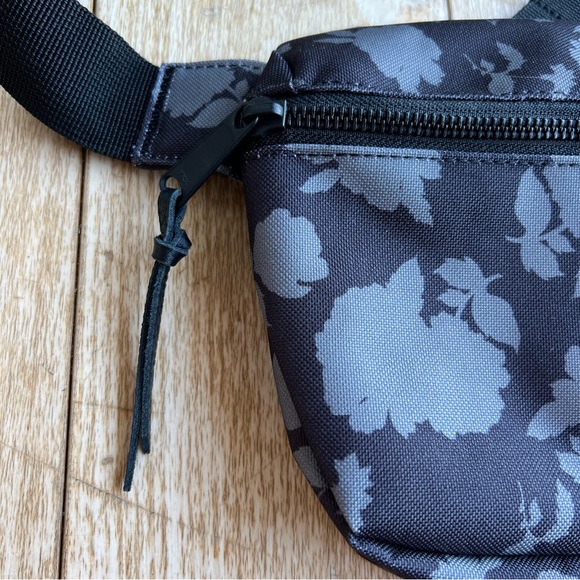 Herschel Fifteen Hip Pack Bag Shadow Floral - Picture 4 of 8